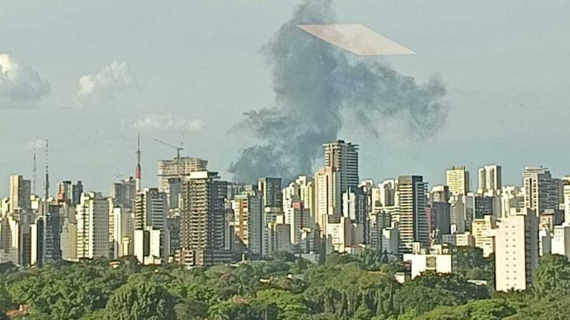 Não há feridos até o momento, segundo o Corpo de Bombeiros - Foto: Reprodução/Redação Bnews