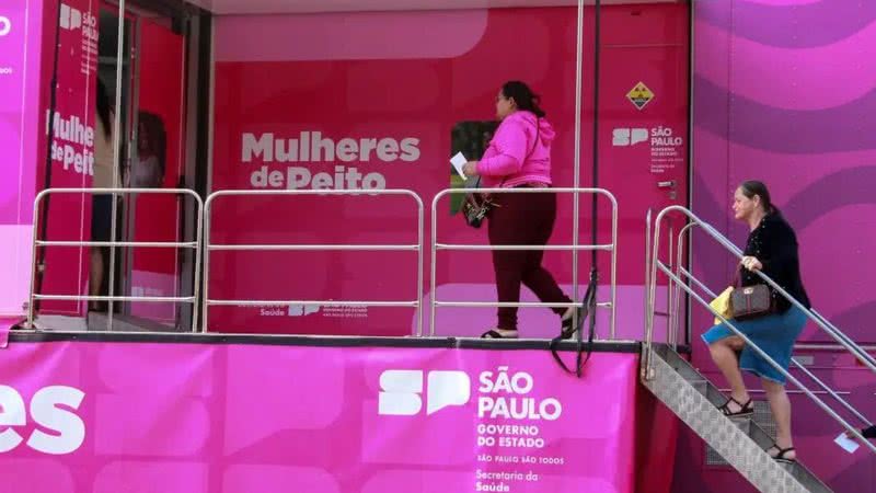 O programa Mulheres de Peito foi lançado pela Secretaria de Estado de Saúde de São Paulo (SES-SP) para conscientizar as mulheres sobre a importância da mamografia - Foto: Divulgação/Governo de SP