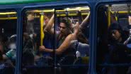 Passageiros sofrem com onda de calor na cidade, com temperaturas passando dos 30 °C diariamente - Foto: Fernando Frazão/Agência Brasil