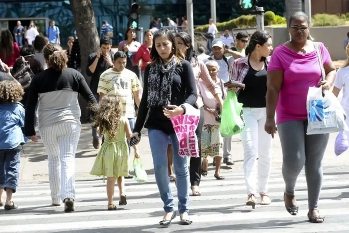 Mulheres andando na rua